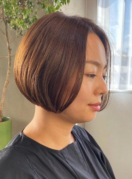 どんなスタイルにも合う!美しいシルエットの前下がりボブ