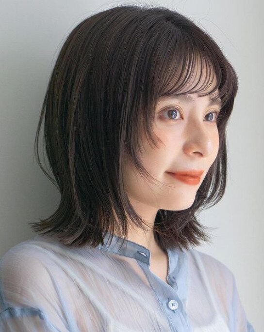 フェイスラインのレイヤーがポイント!透明感のある外ハネボブ