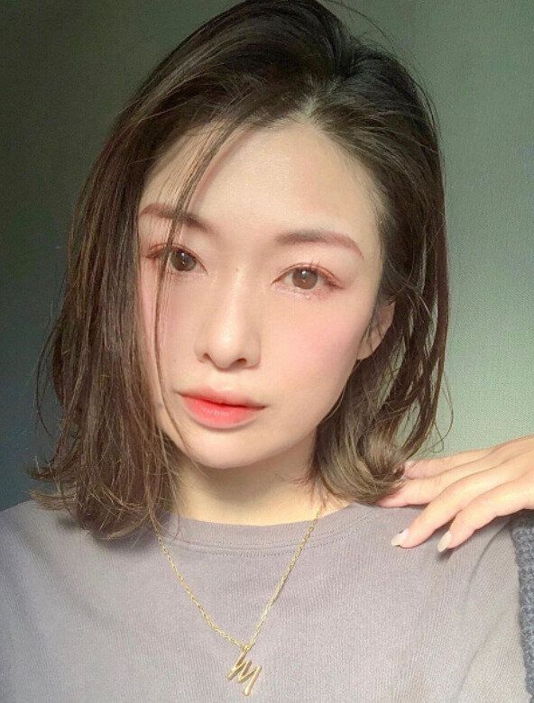 長めの前髪が色気のある印象に!肩レングスボブ