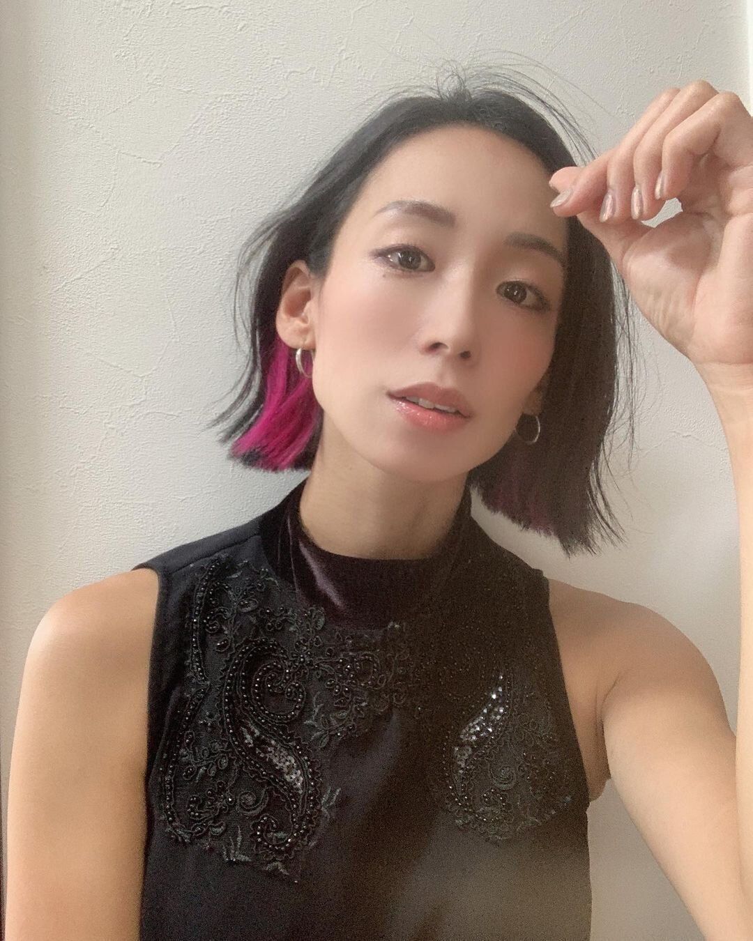 40代女性に似合うボブ!イヤリングカラーで個性をだしたコンパクトボブ