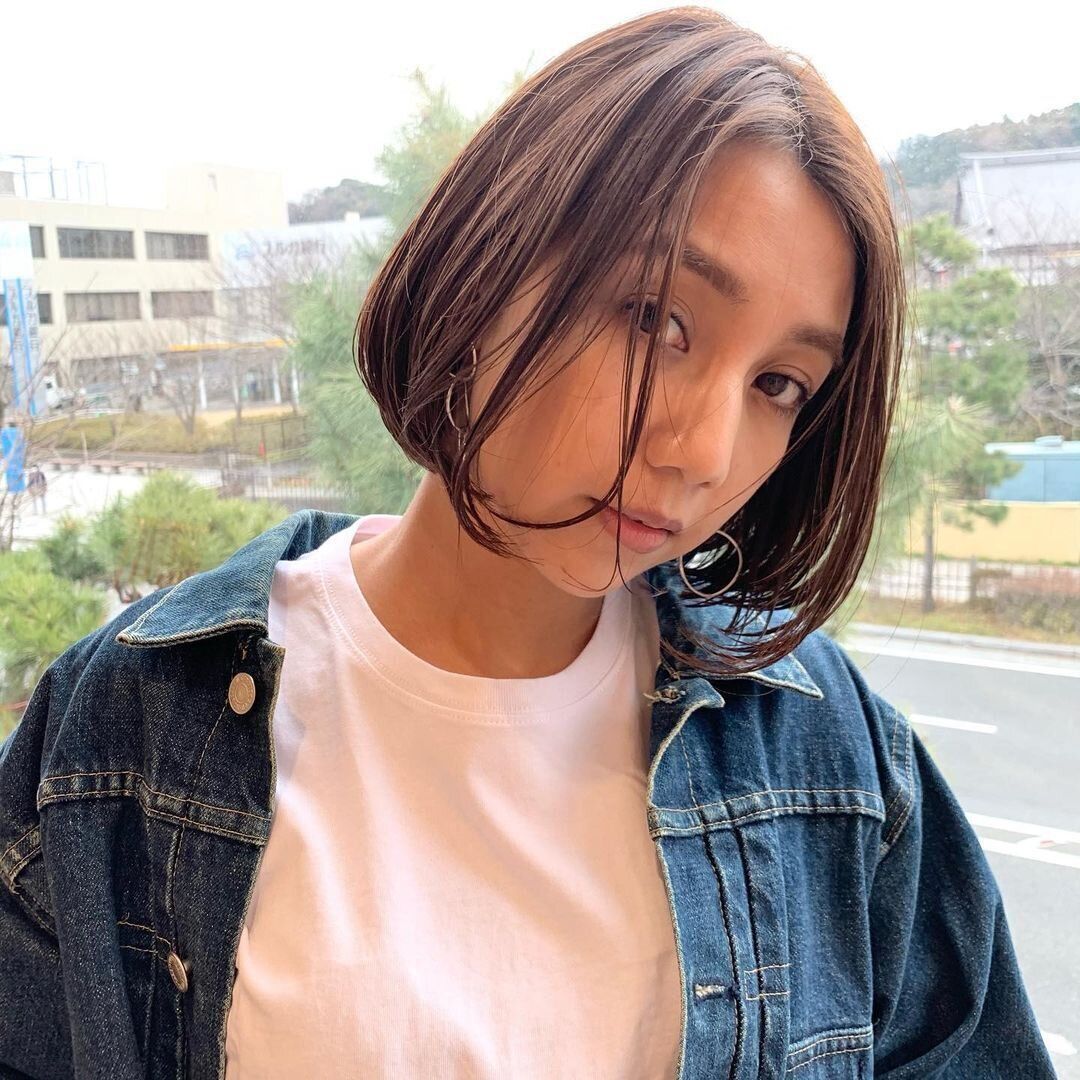 40代丸顔に似合うヘアスタイル 顎ラインの内巻きボブで色気のあるヘアに