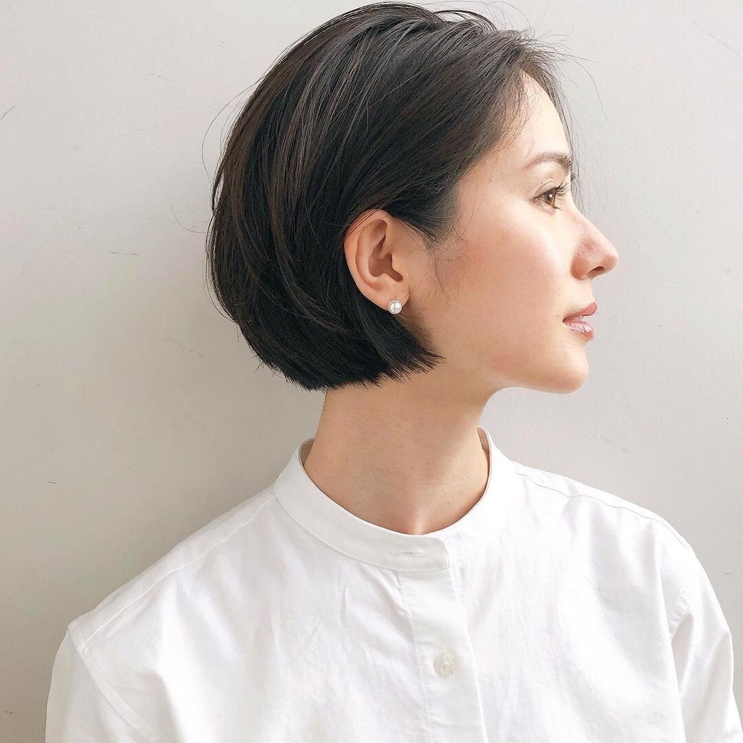 40代丸顔に似合うヘアスタイル ショートすぎない丸みショートボブで上品さを