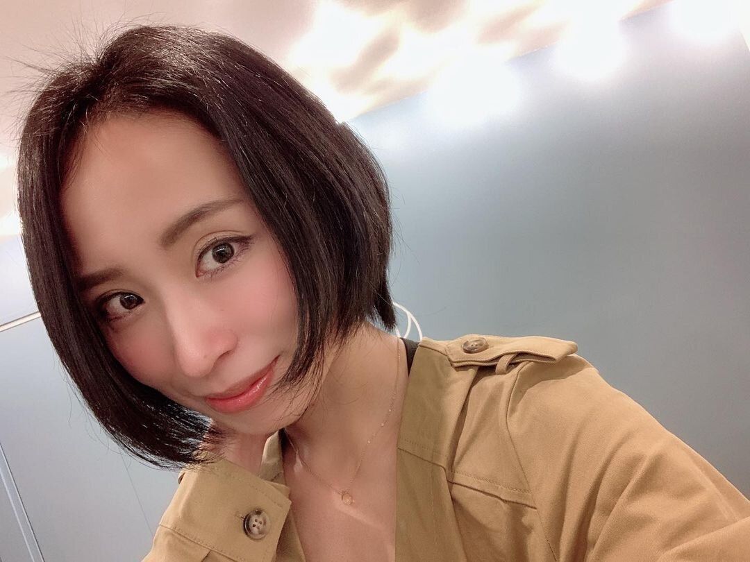 40代丸顔に似合うヘアスタイル ひし形シルエットでコンパクトボブに