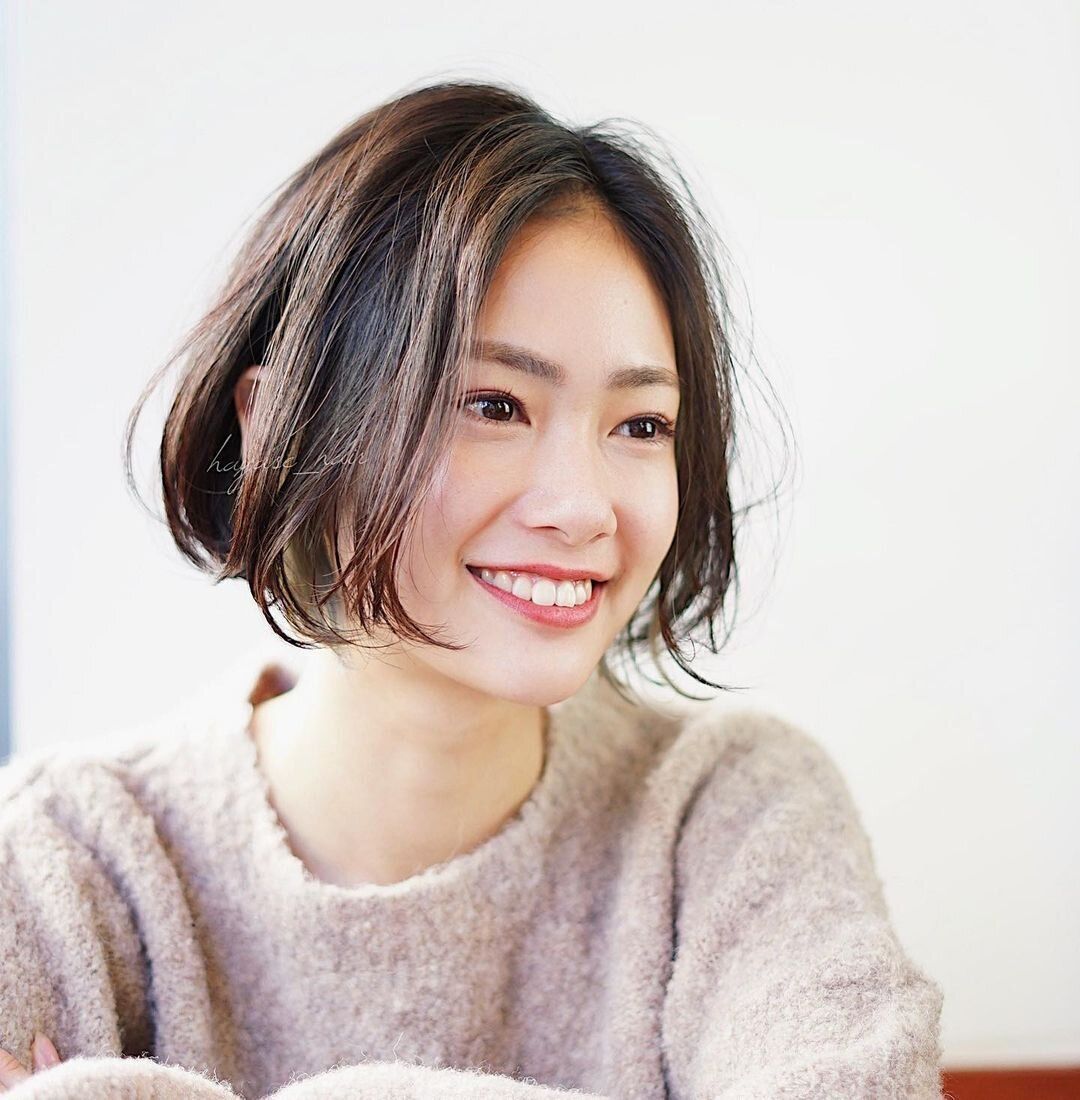 40代丸顔に似合うヘアスタイル 毛先にワンカールプラスした大人かわいいボブ