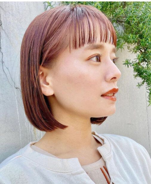 40代女性に似合うボブ。カラーチェンジするならピンクがおすすめ!オン眉ストレートボブ