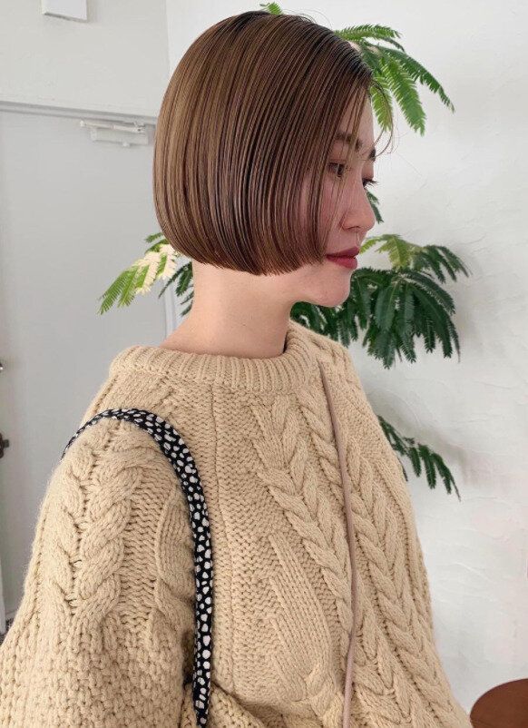 40代丸顔に似合うヘアスタイル ストレートがかっこいい!上質なタイトボブ