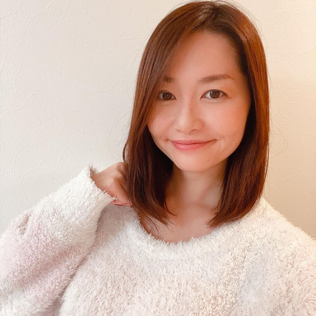 40代丸顔に似合うヘアスタイル ストレートボブでツヤ感アップ