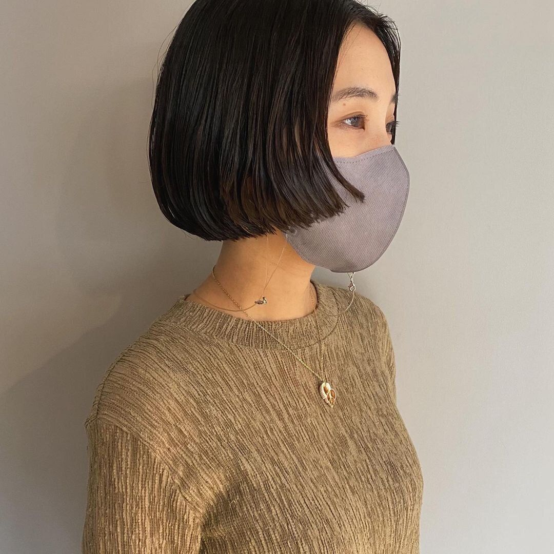 40代丸顔に似合うヘアスタイル ゆるやかな前上がりストレートボブ