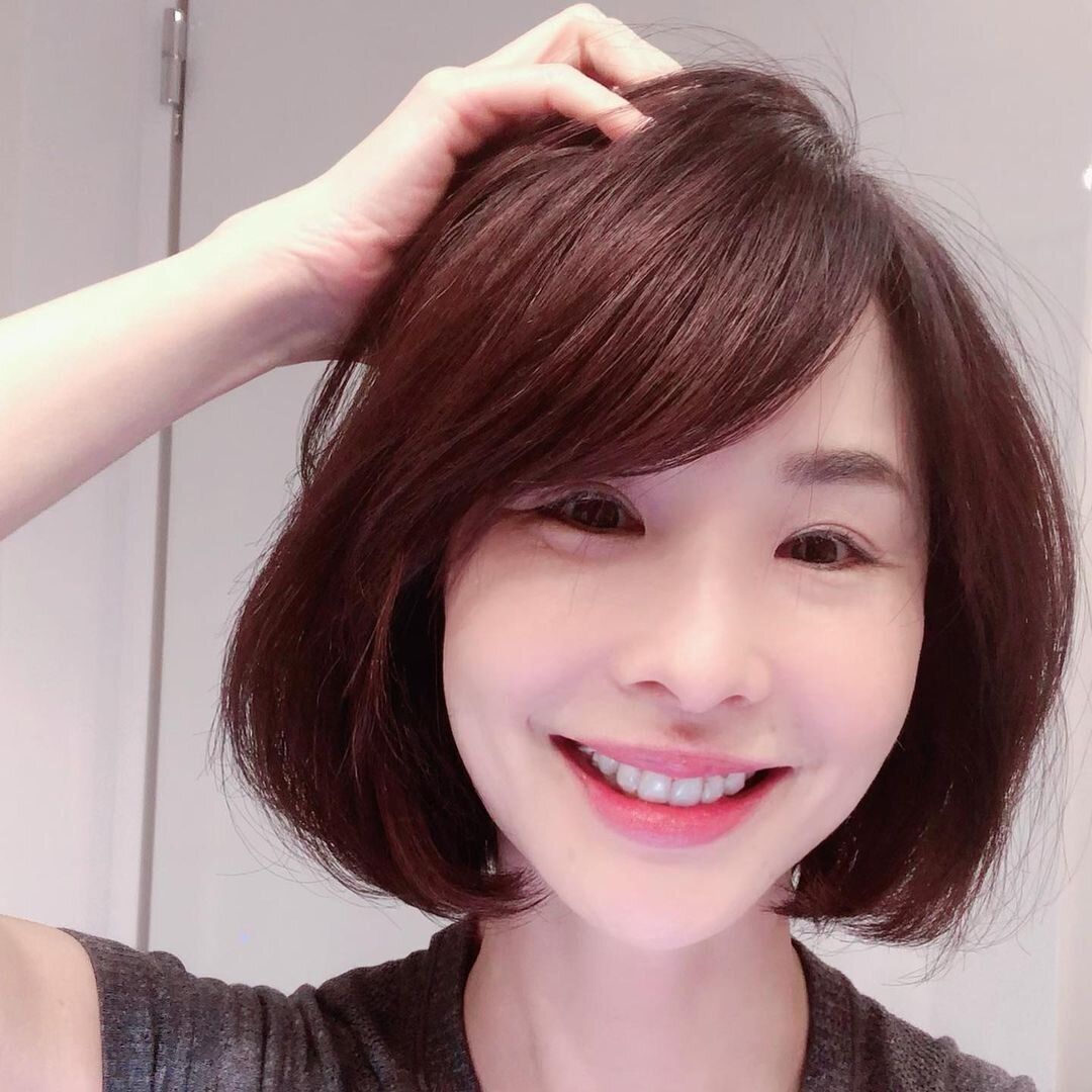 40代丸顔に似合うヘアスタイル ベーシックな丸みのボブで上品な印象に