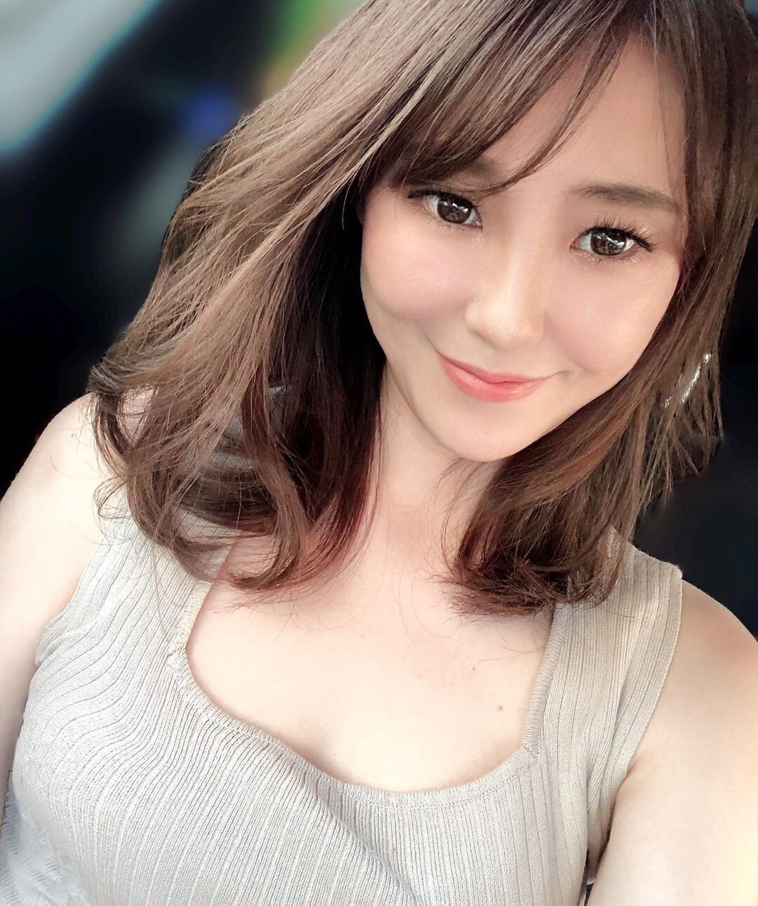 40代丸顔に似合うヘアスタイル 毛先に動きを出せば女性の魅力もアップ