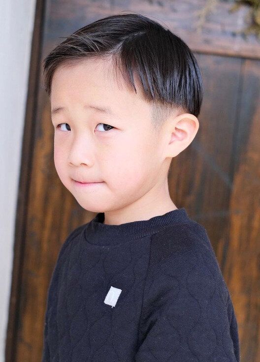 ぱつっとしたラインがクール!刈り上げマッシュ