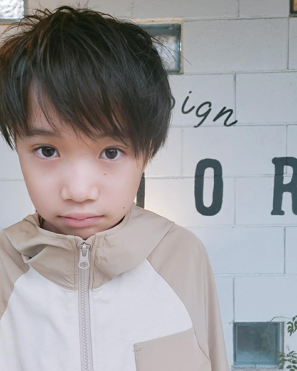 おしゃれ小学生男子の髪型・ヘアカタログ!えり足スッキリで無造作マッシュショートに
