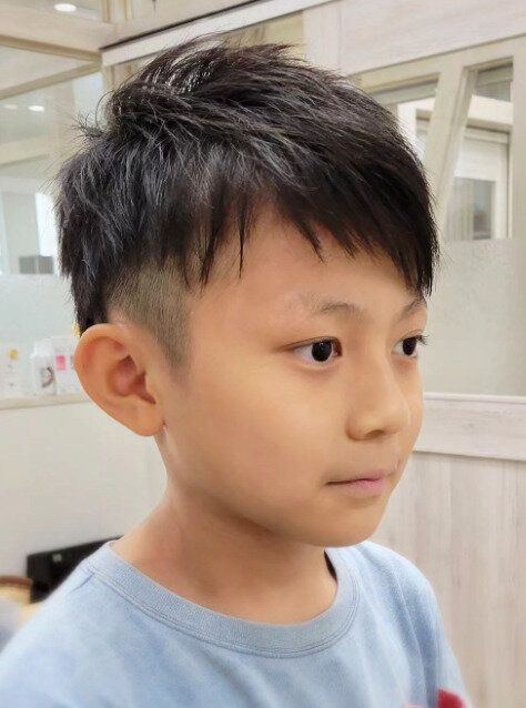 アシンメトリーの前髪がポイント!クールツーブロック