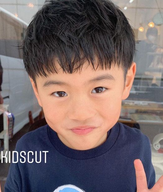 束感のあるスタイリングがクール!マッシュツーブロック