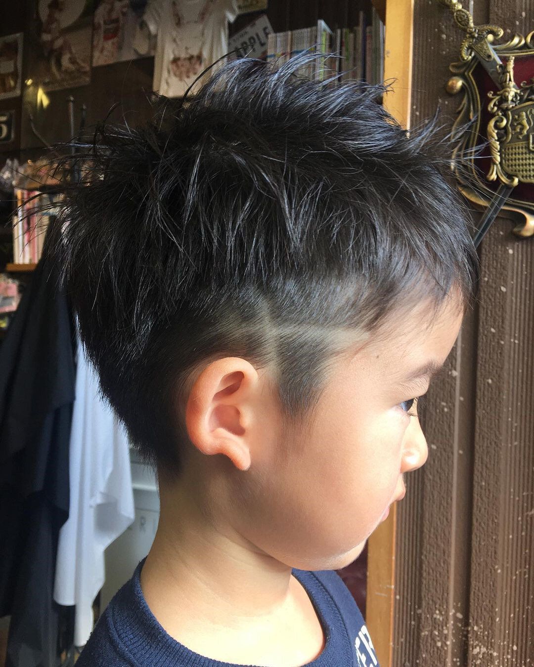 おしゃれ小学生男子の髪型・ヘアカタログ!ツーブロック×バリアートで遊んでみても!