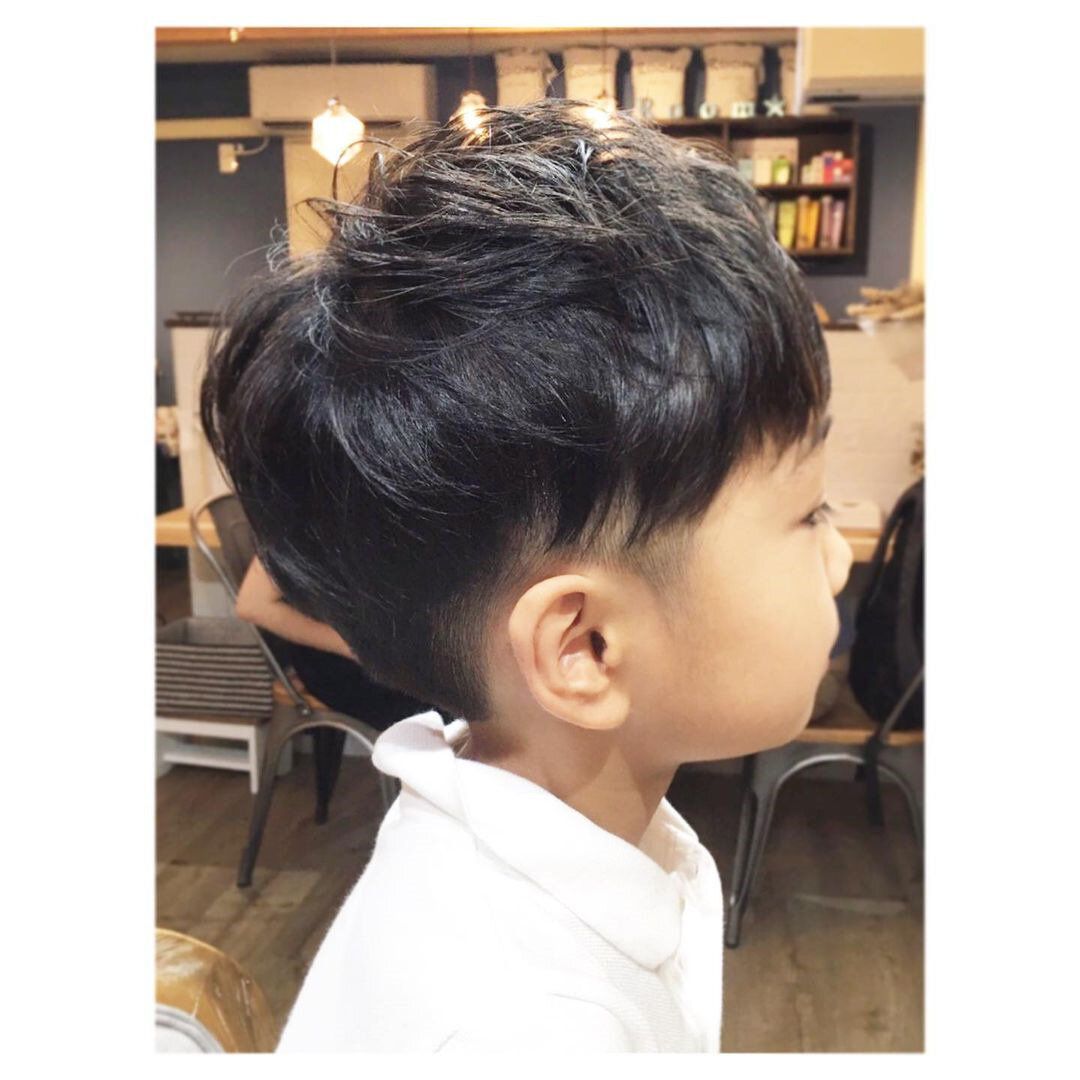 おしゃれ小学生男子の髪型・ヘアカタログ!控えめなツーブロックがかっこいい!