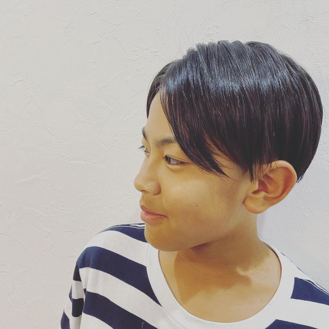 おしゃれ小学生男子の髪型・ヘアカタログ!大人っぽさ◎のセンターパートスタイル