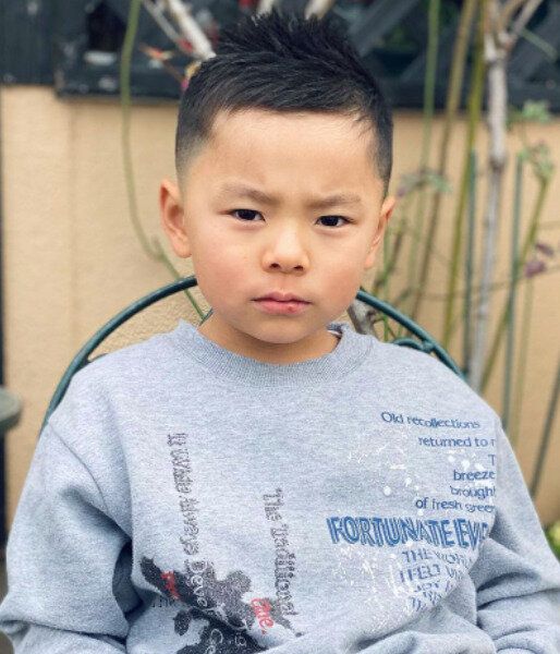 アップバングがクールなキッズヘア