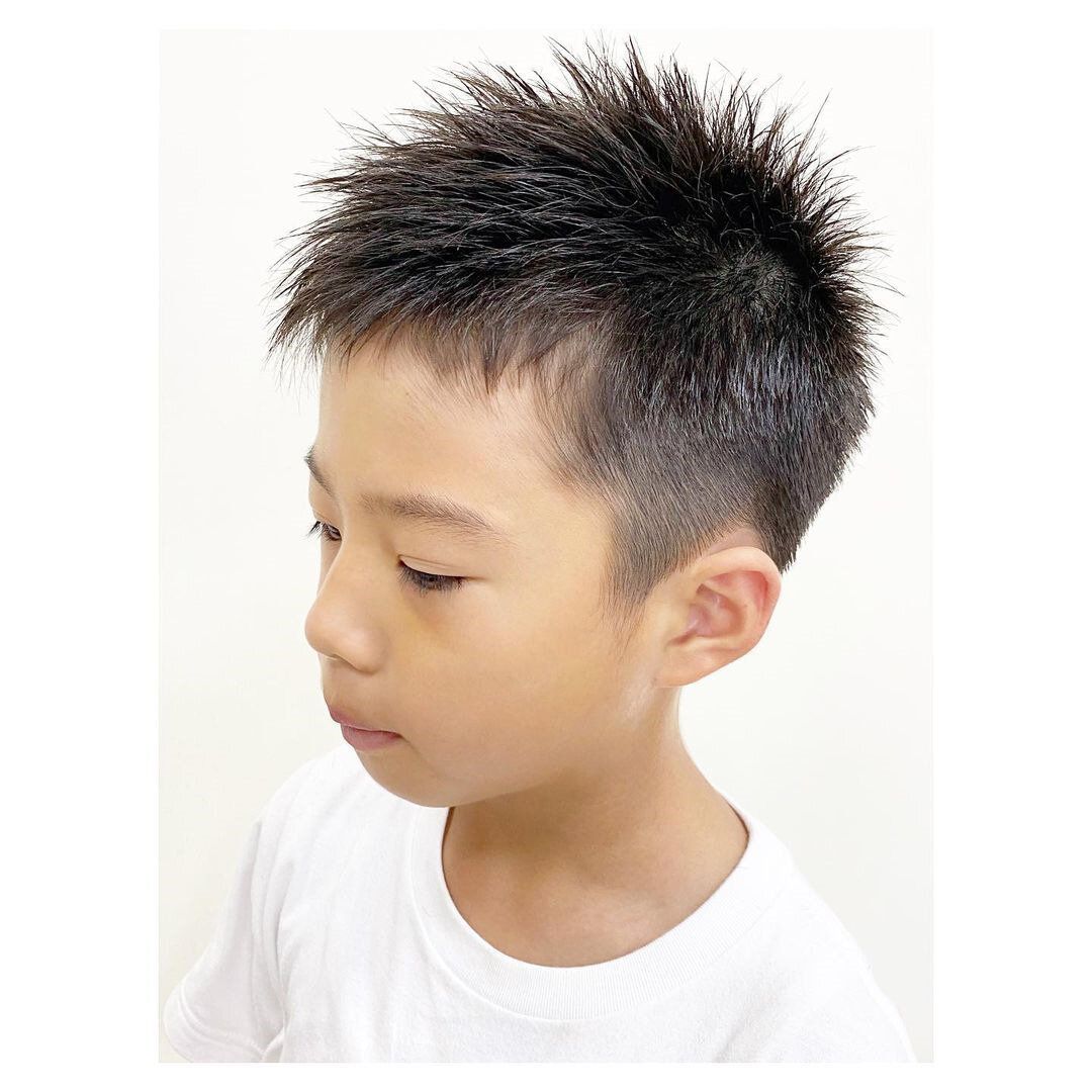 おしゃれ小学生男子の髪型・ヘアカタログ!スポーツ男子にぴったりのアシメショート