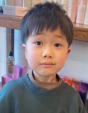 ワックスでカッコよく決める!オン眉ショート