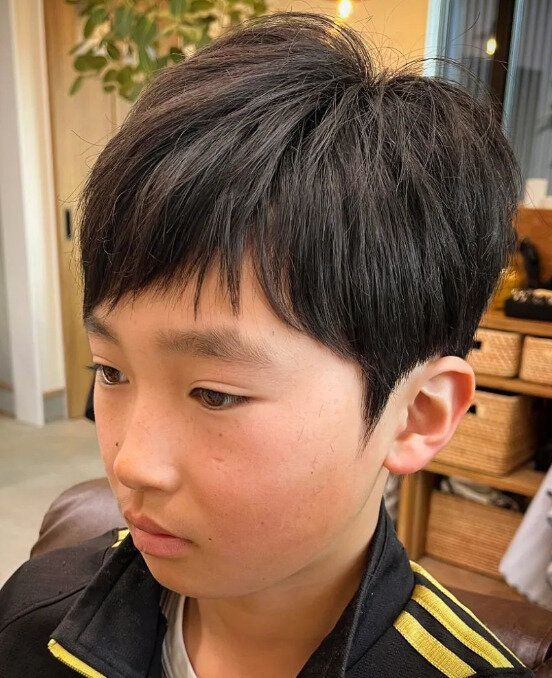 耳まわりはスッキリと!アシメバングショート