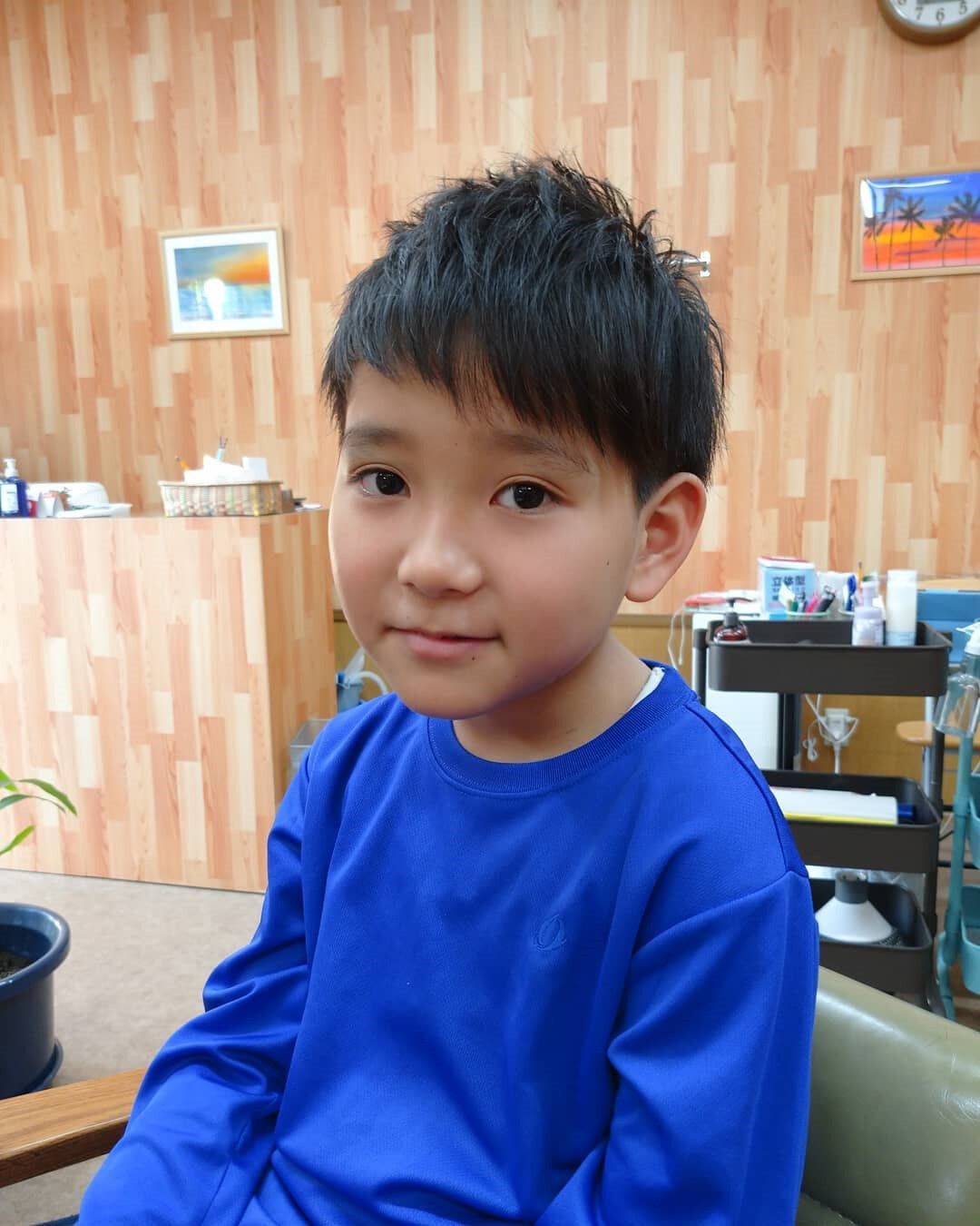 おしゃれ小学生男子の髪型・ヘアカタログ!アシメな前髪×トップボリュームで立体ヘアに