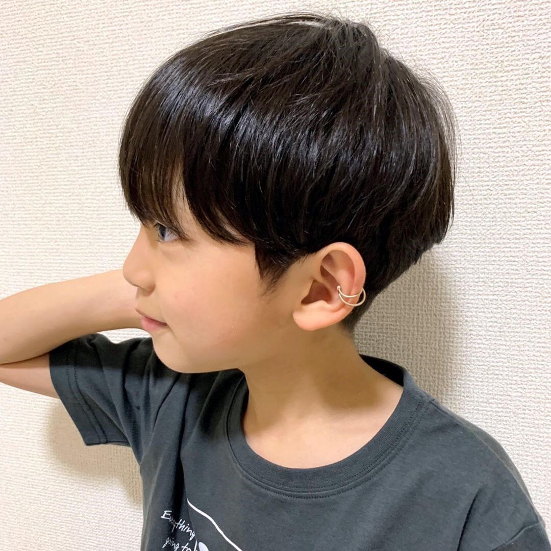 おしゃれ小学生男子の髪型・ヘアカタログ!えり足はスッキリ刈り上げたショートヘア
