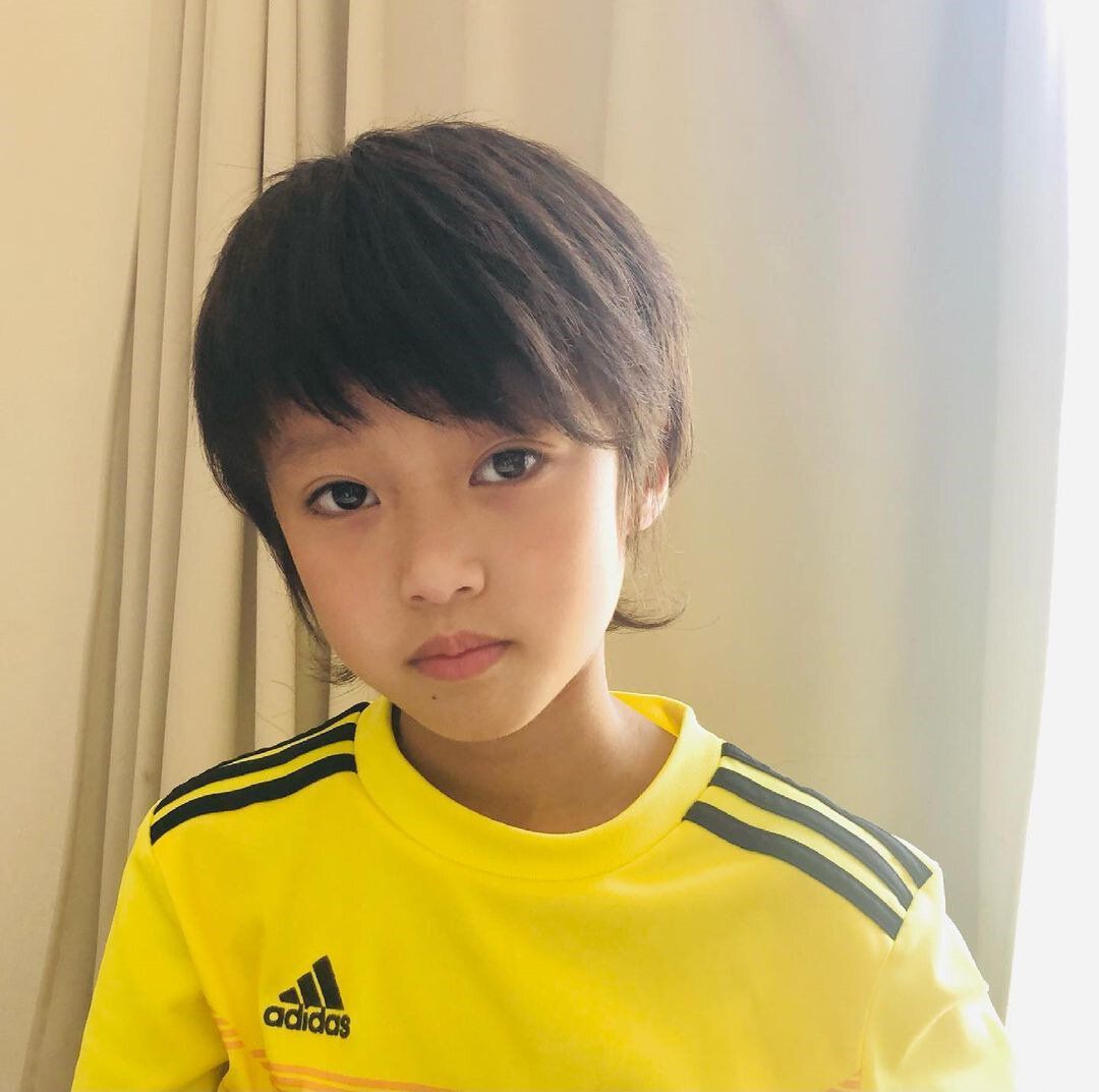 おしゃれ小学生男子の髪型・ヘアカタログ!えり足を外ハネにしたサッカー少年ヘア