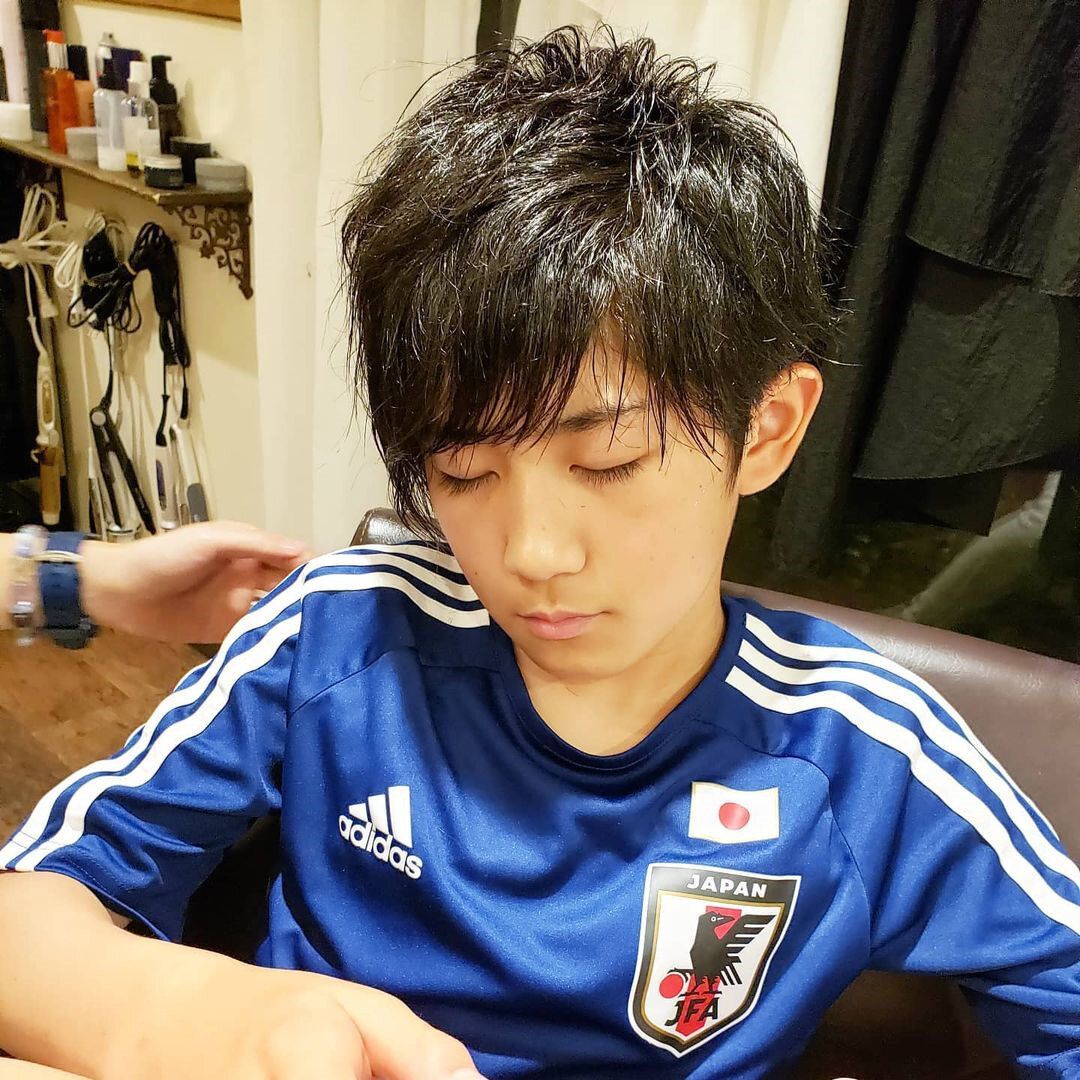 おしゃれ小学生男子の髪型・ヘアカタログ!毛先を遊ばせたスタイルが今風