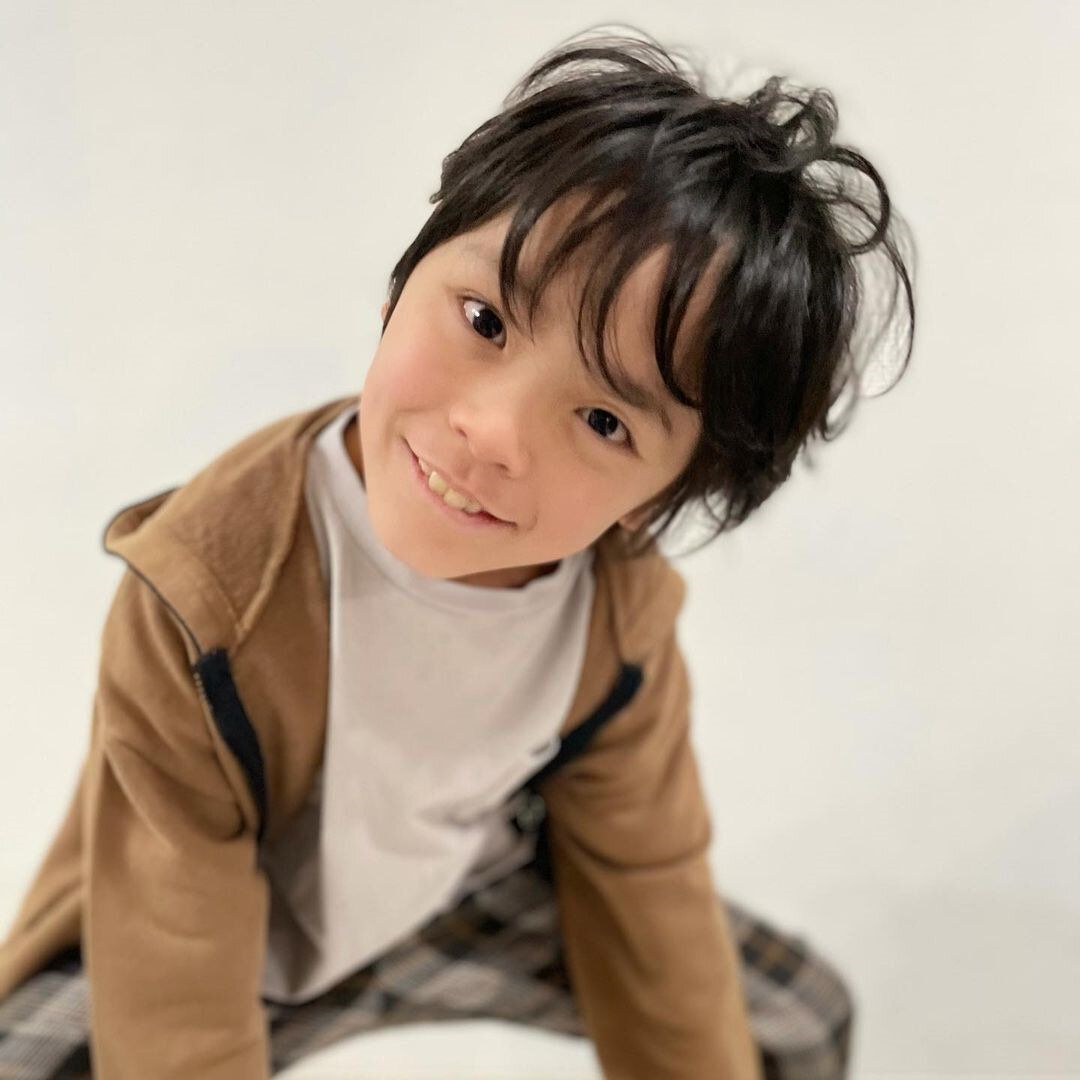おしゃれ小学生男子の髪型・ヘアカタログ!トップにパーマをあてたウルフヘア