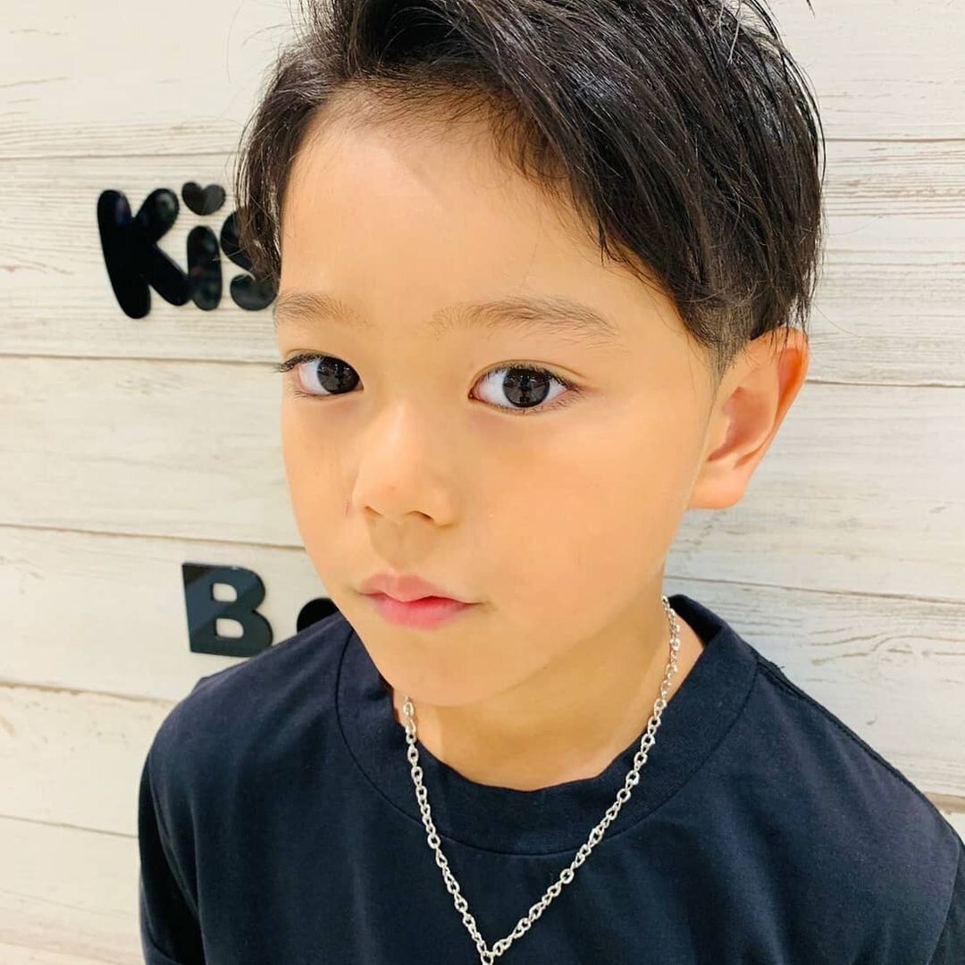 おしゃれ小学生男子の髪型・ヘアカタログ!持ち上げバングで男らしさもアップ!