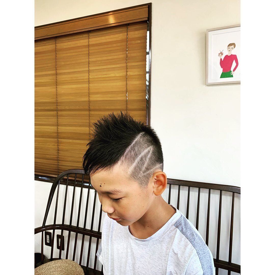 おしゃれ小学生男子の髪型・ヘアカタログ!個性爆発!バリアートスタイル