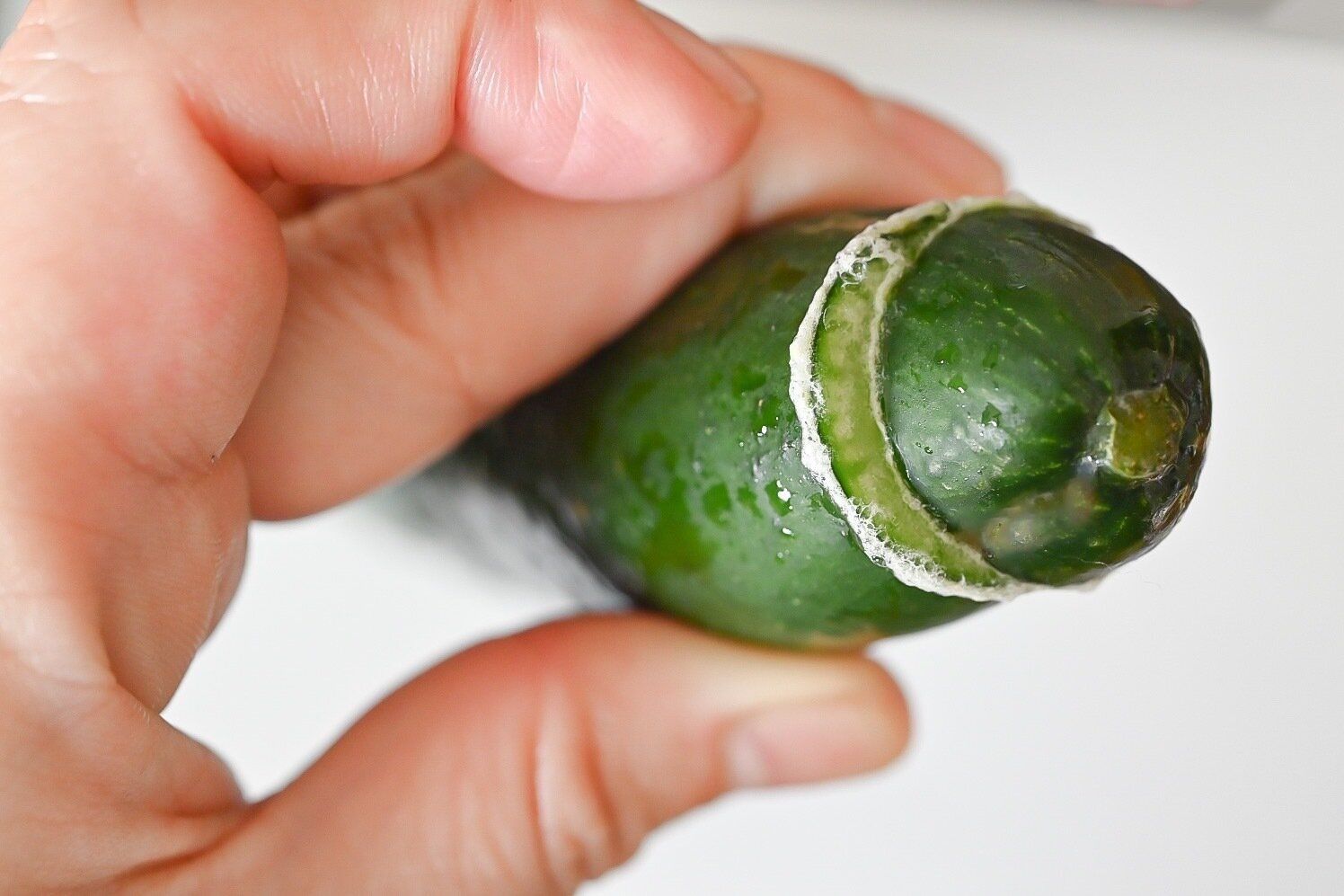 きゅうりのあく抜きをしているところ