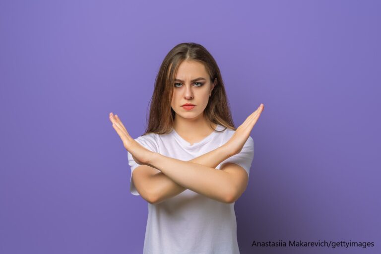 そのトレンド……じつはもう終わっています！取り残された40代がやりがちな夏コーデ