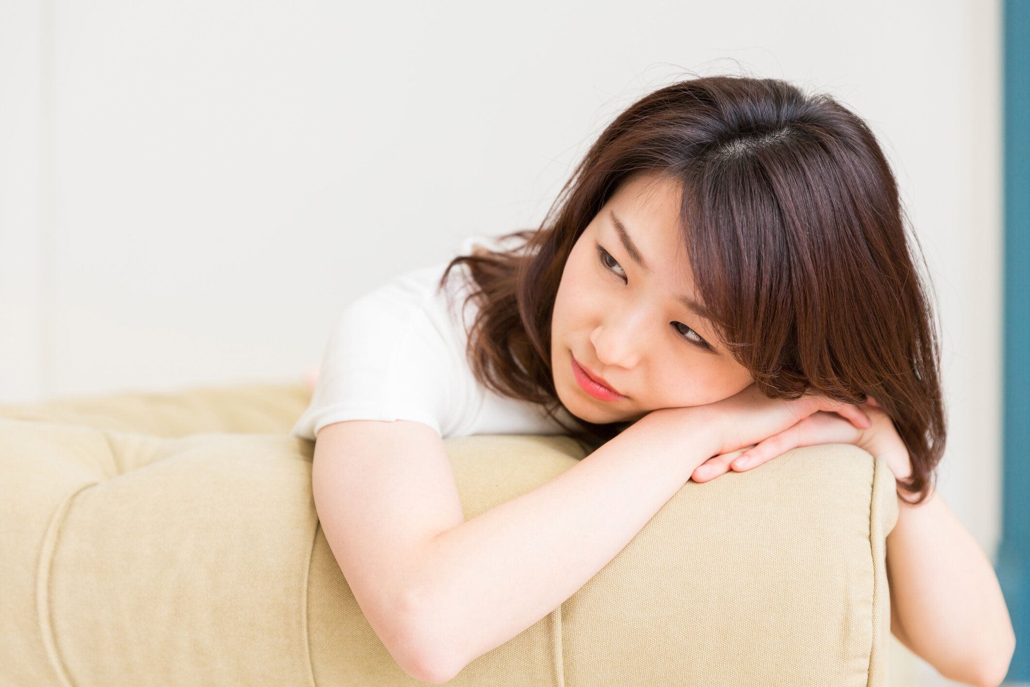 考えている女性