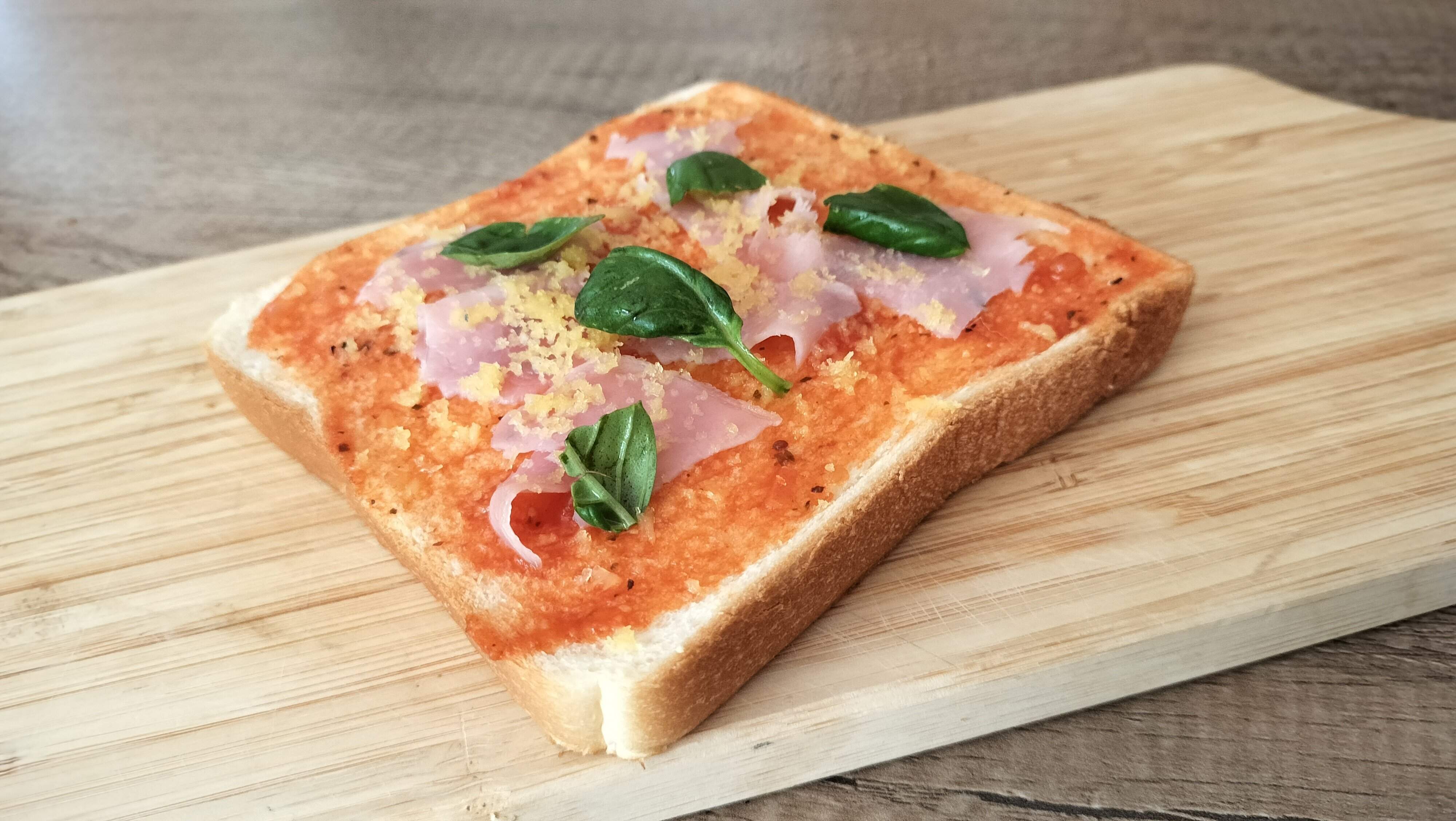 生ハムのピザパン