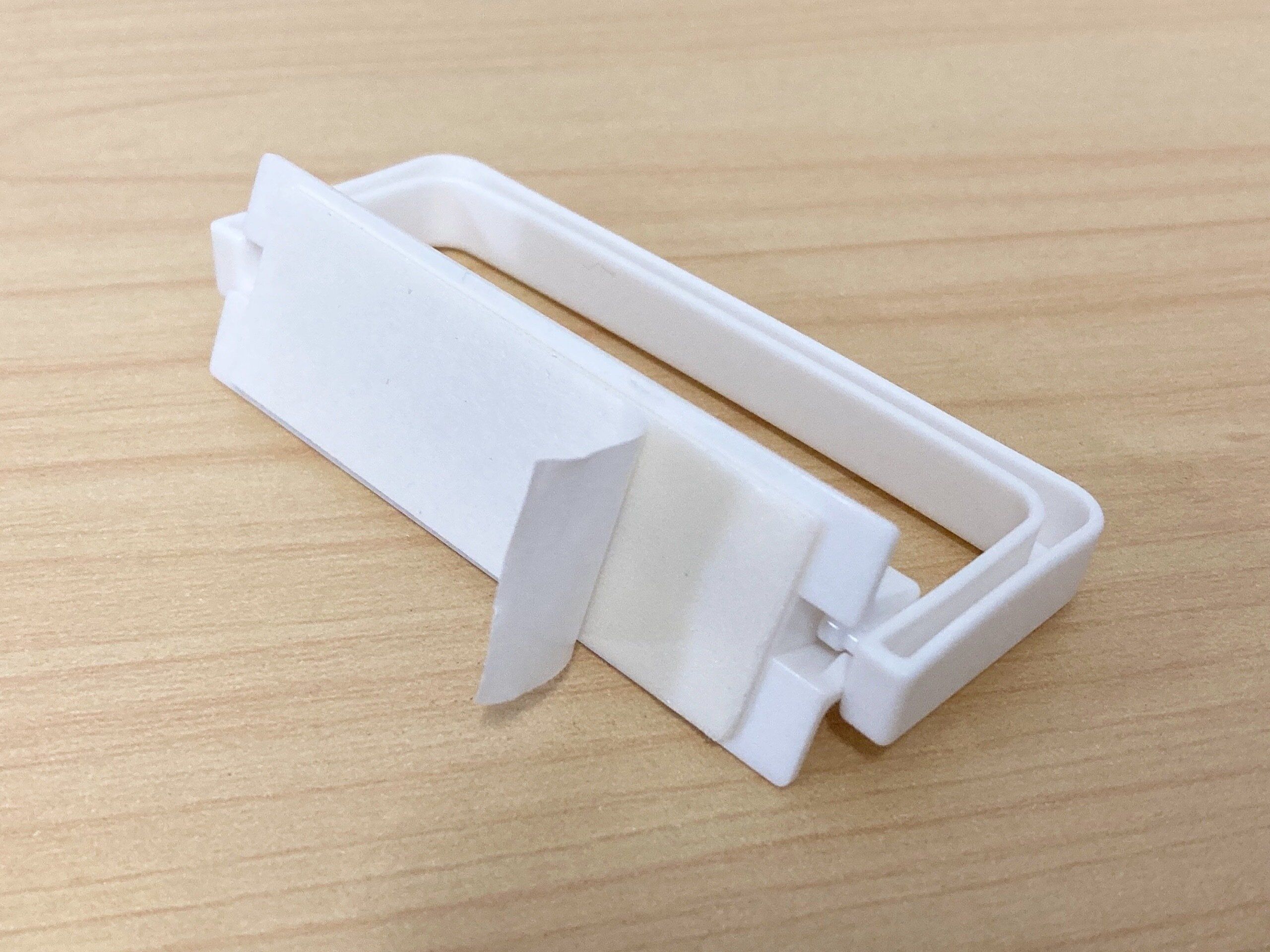 ダイソーピタッと貼れる取っ手可動式