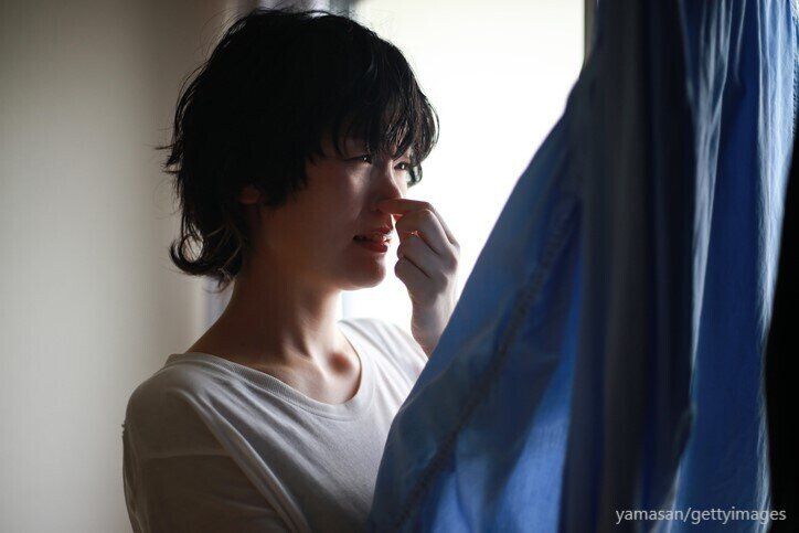 原因はどこにある!?夏にムワッと臭う部屋、考えられる原因と対策を解説