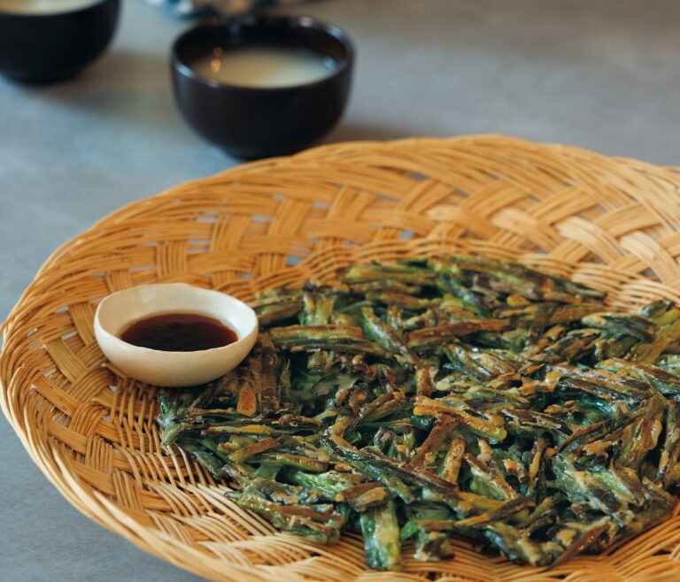 買い物に出るのが億劫な雨の日は、家にある材料でチヂミを焼いてみない？