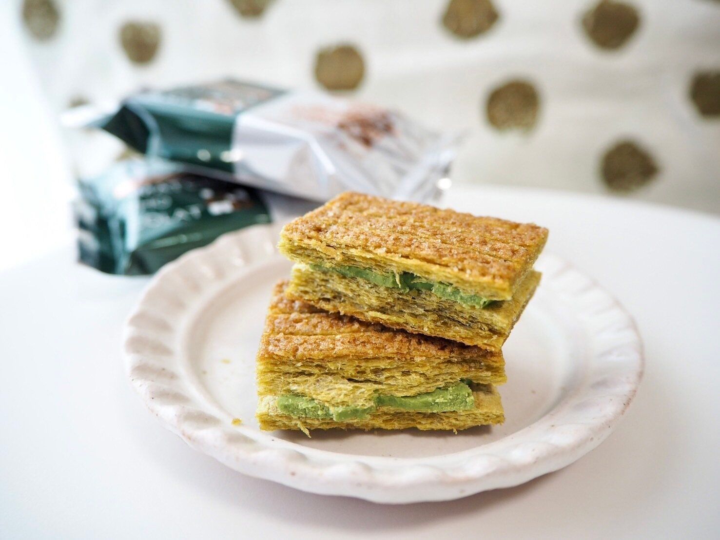 名古屋お土産「シュガーバターサンドの木　お抹茶ショコラ」断面写真