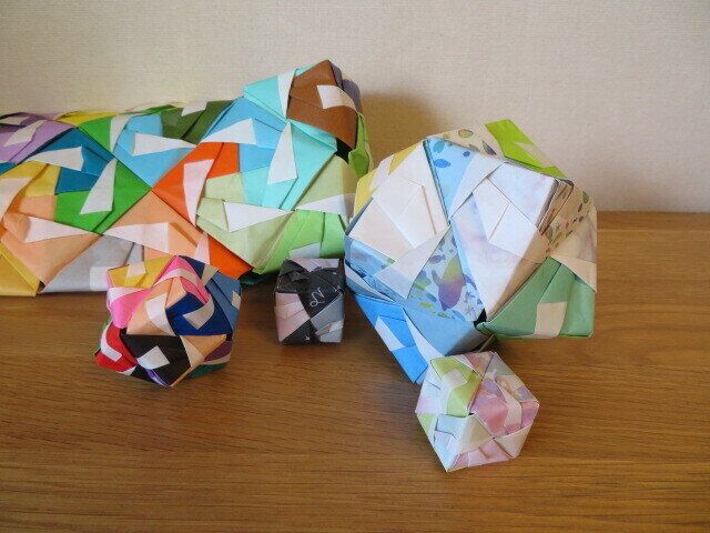 でこぼこくす玉