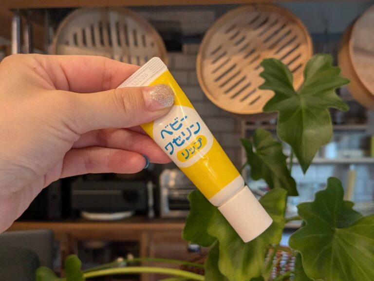 ベビーだけじゃない！“美容好き主婦が必ずストック“家族みんなでアレコレ使える『ベビーワセリンリップ』