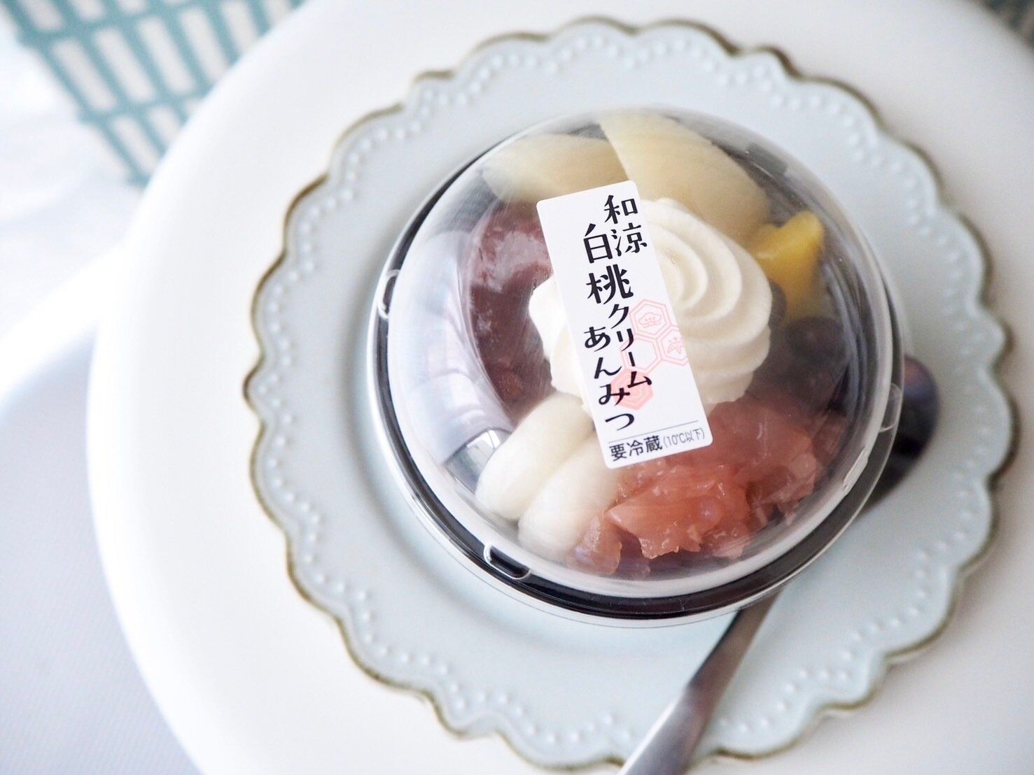 シャトレーゼ「和涼白桃クリームあんみつ」商品写真