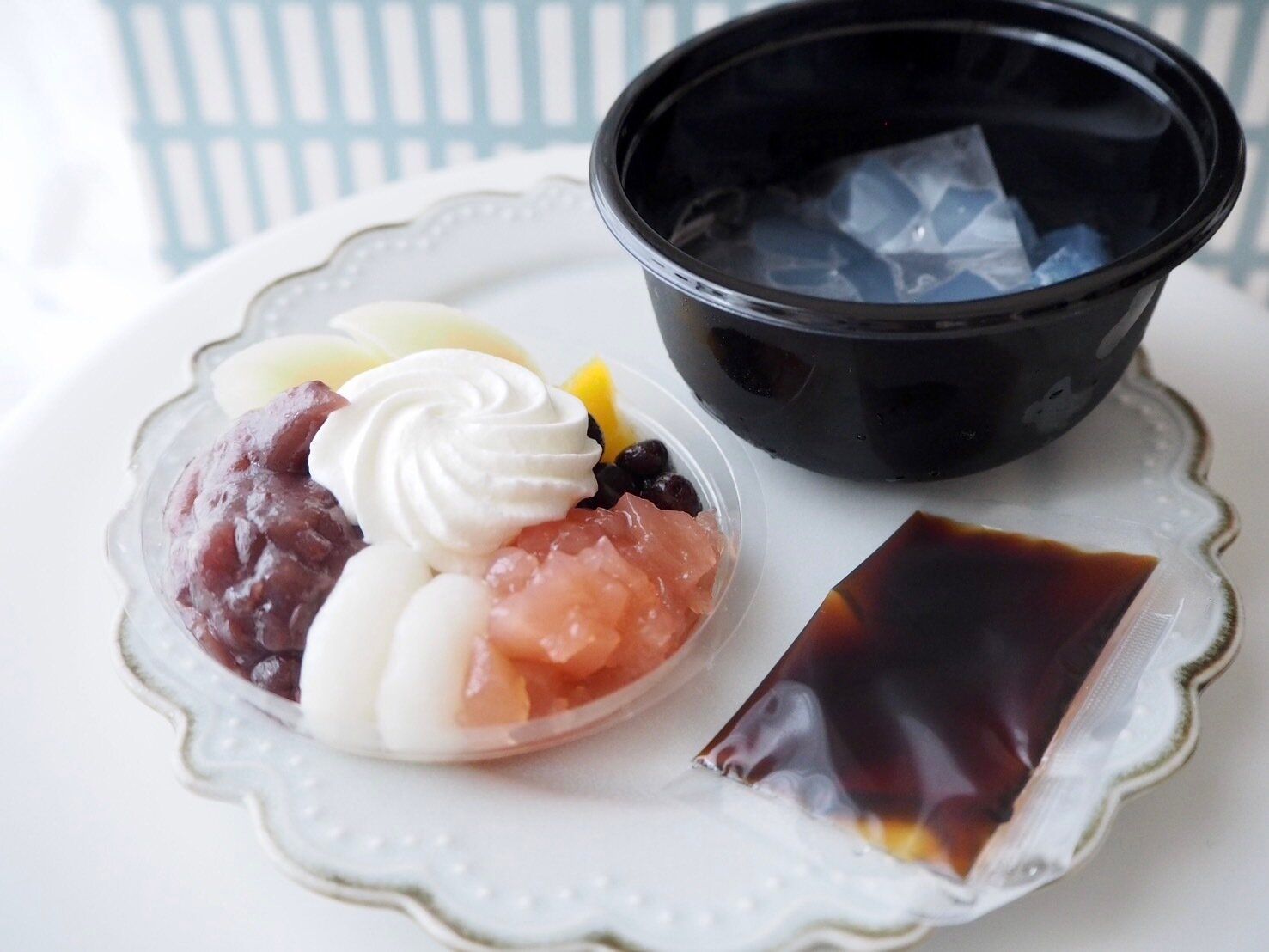 シャトレーゼ「和涼白桃クリームあんみつ」商品写真