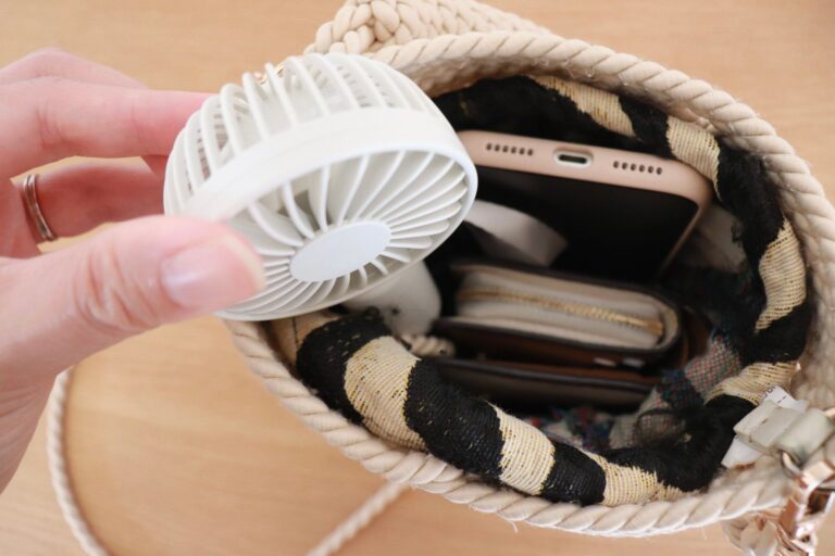 【3COINS】小さなバッグにも入る！スリコのミニハンディファンが優秀