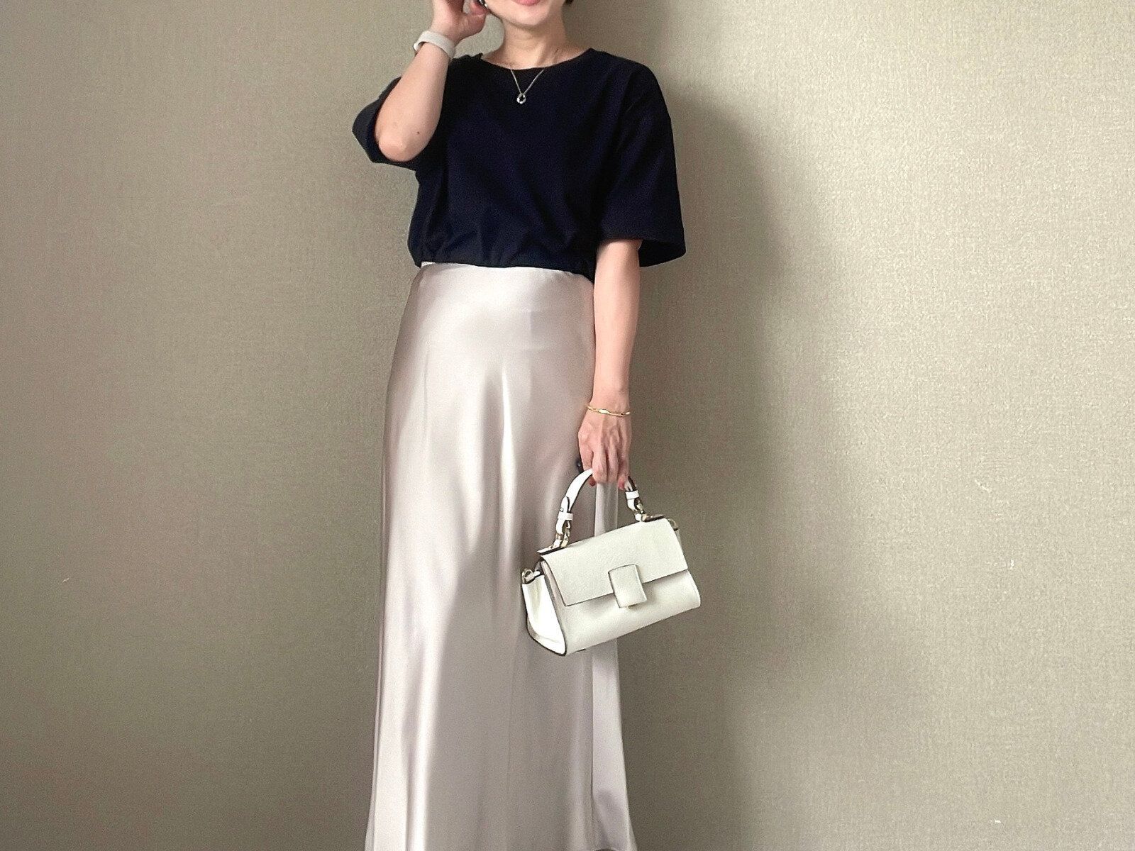 ユニクロ　サテンスカート