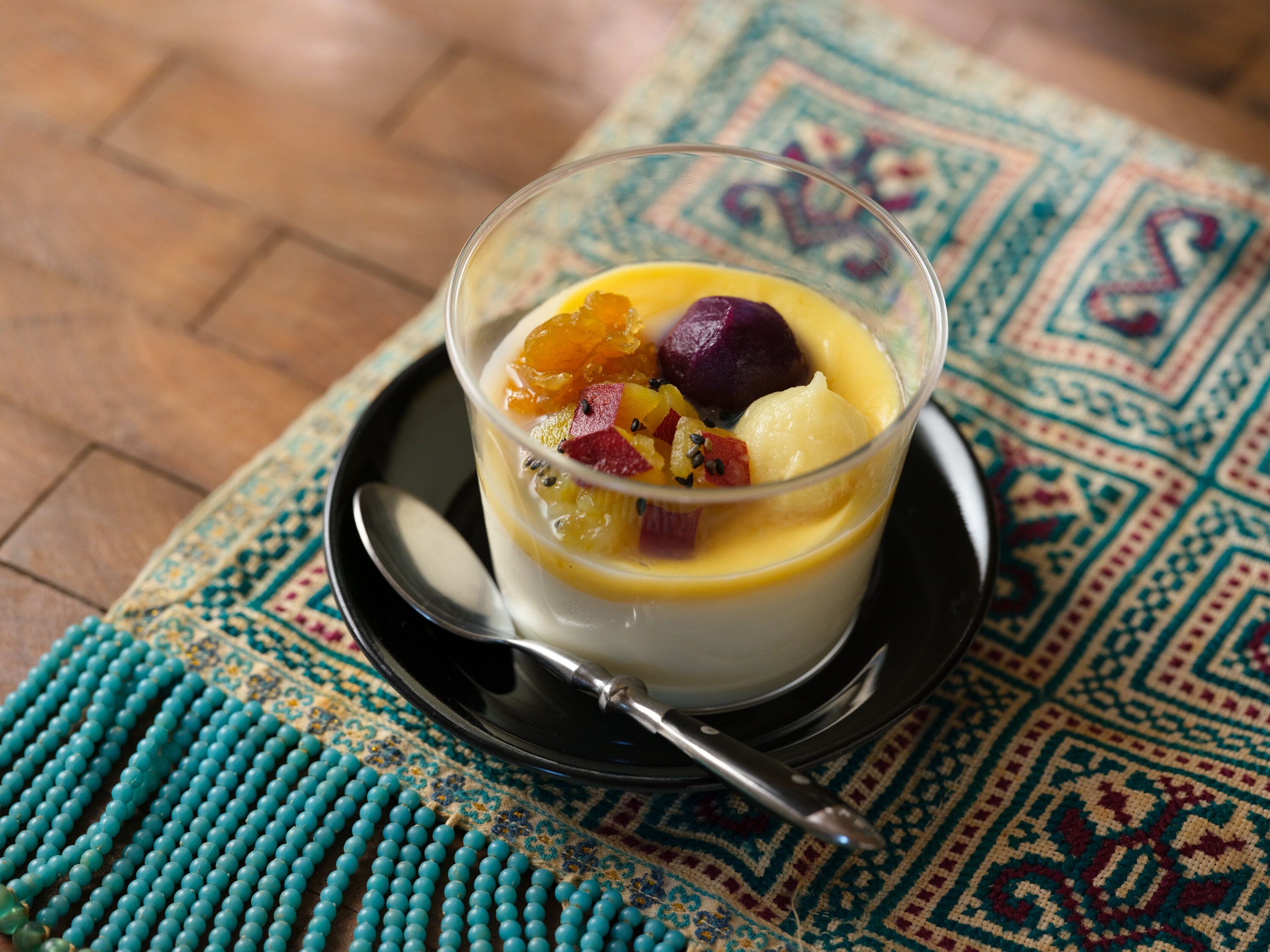 成城石井自家製 紫芋餅と羽二重餅のモーモーチャーチャー