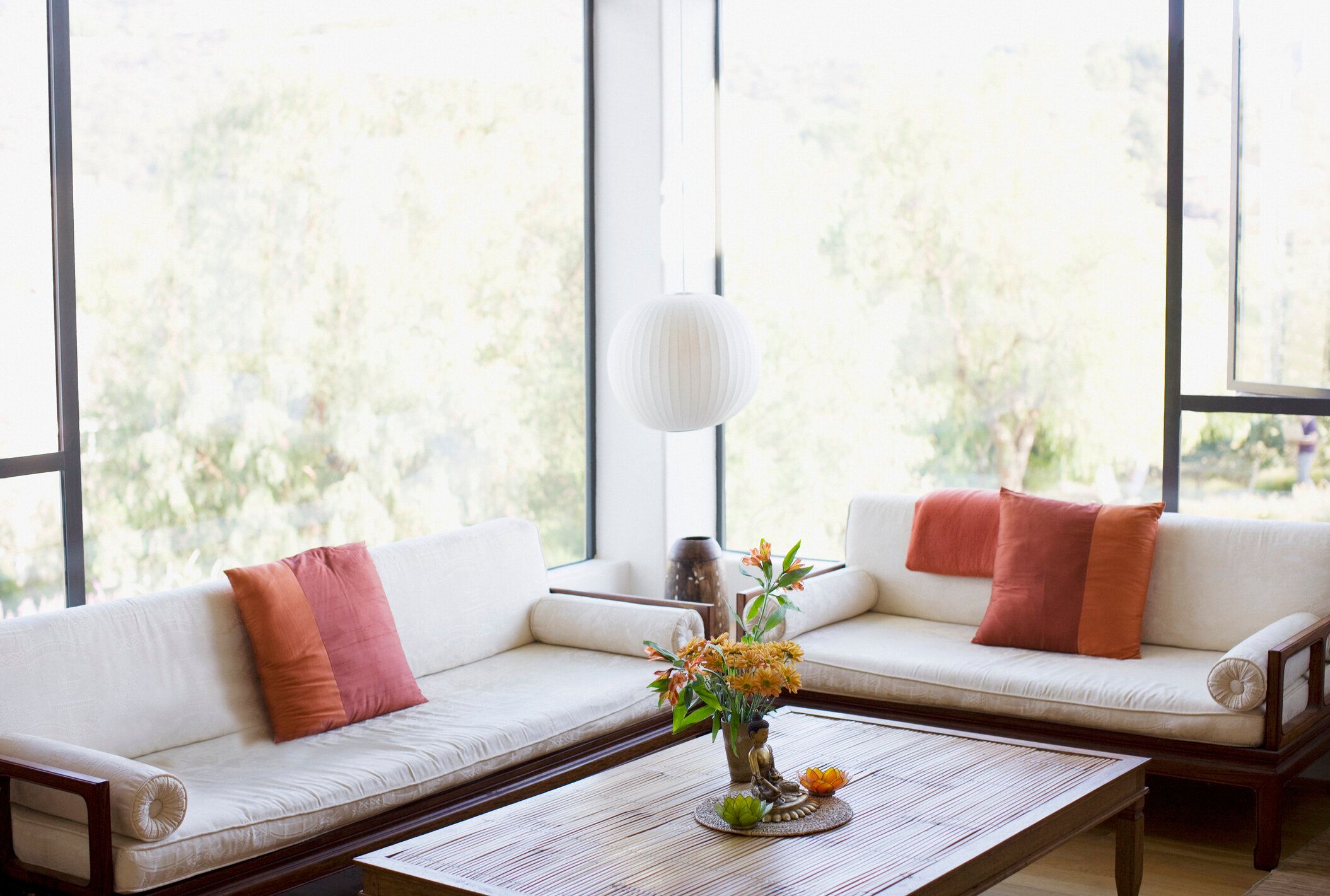 モダンなリビングルームのインテリア