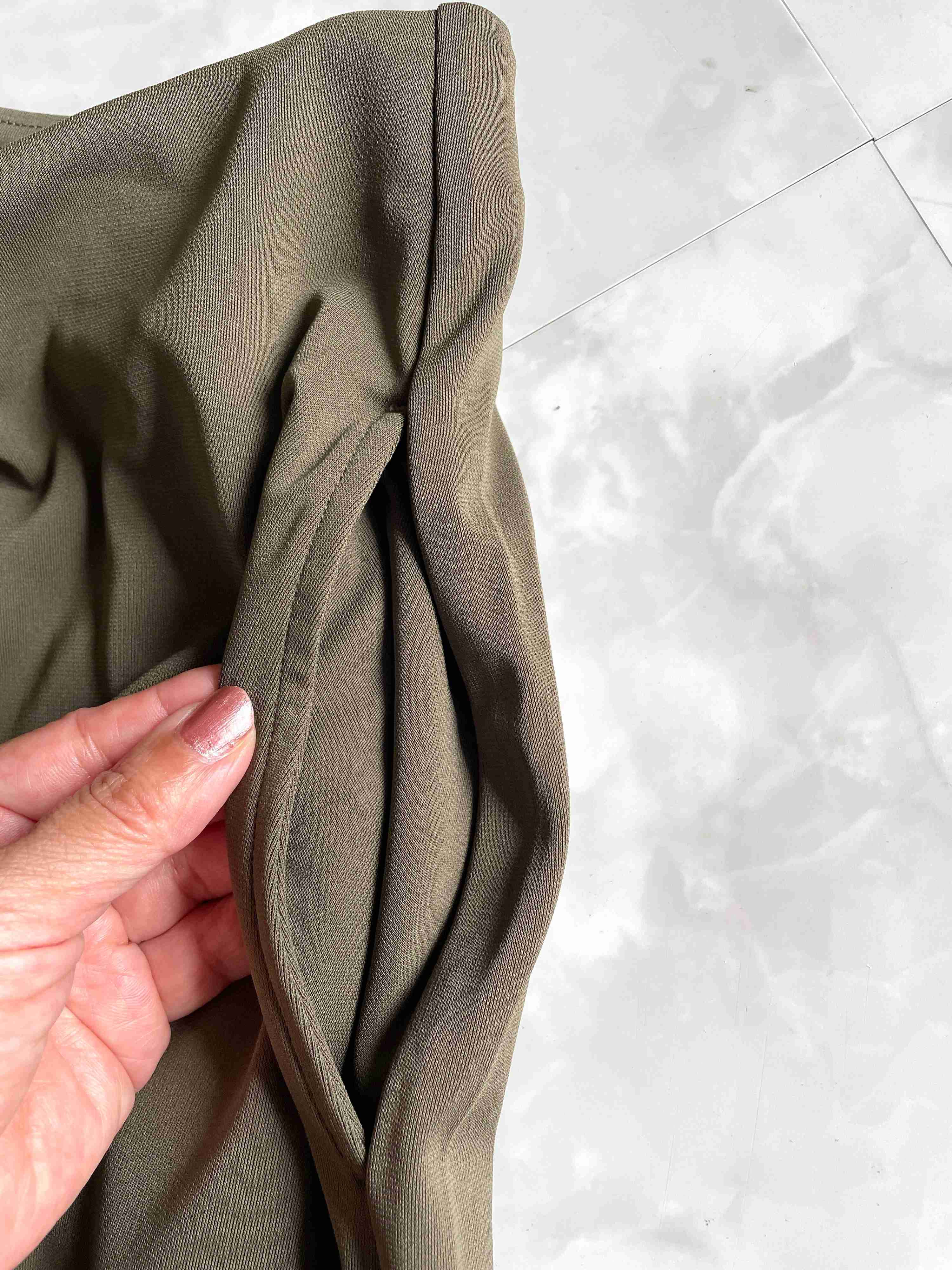 ユニクロ クレープジャージーストレートパンツ