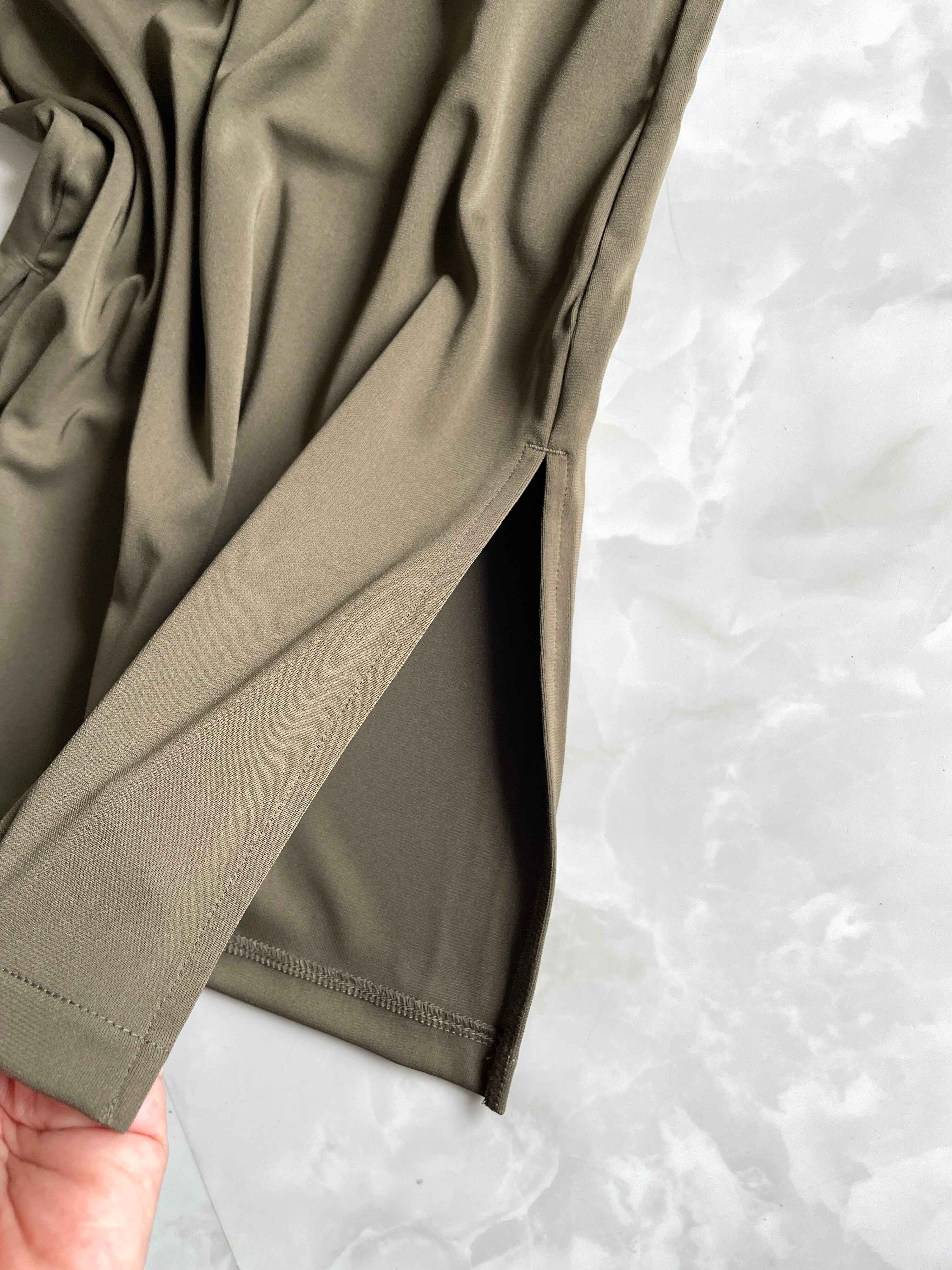 ユニクロ クレープジャージーノースリーブT